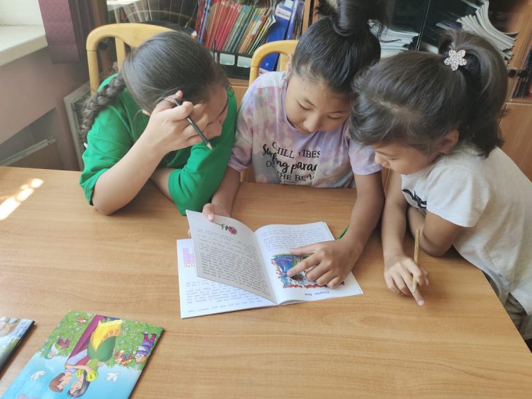 В гости к писателям и их героям/Writers and their characters