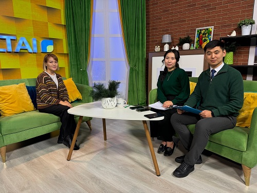 Кітапханамыздың Көпшілік жұмыстар орталығының қызметкері Дана Исағұлқызы «Алтай таңы» бағдарламасында қонақта болып қайтты